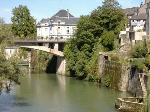 Oloron-Sainte-Marie - St. Clare Bridge, gebouwd door Eiffel