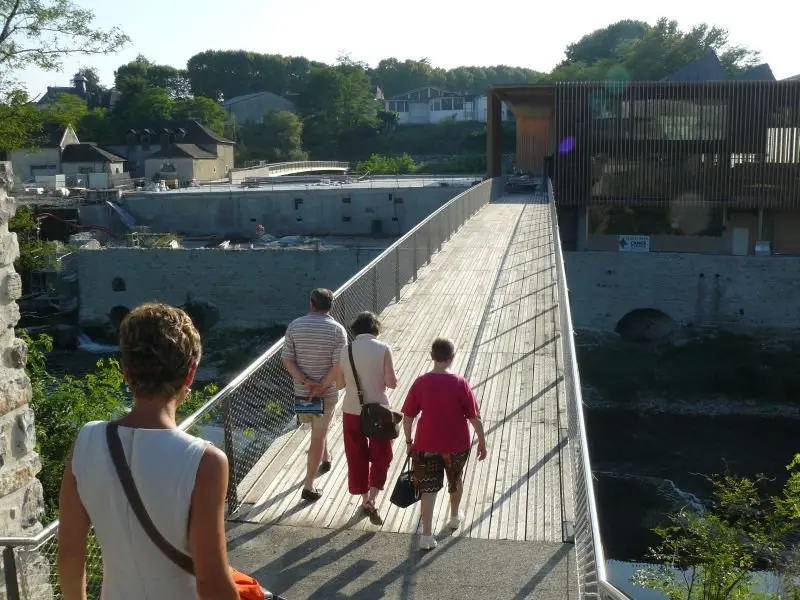 Oloron-Sainte-Marie - Brug aan de samenvloeiing van de Gave Oloron-Sainte-Marie