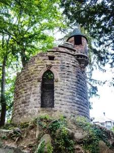 Voormalige ijstoren, in het stadspark van Orbey (© JE)