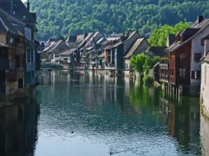 Houses on the banks of the Loue in Ornans