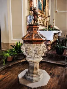 Baptismal font (© JE)