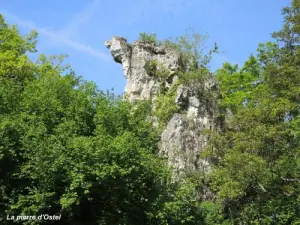 The stone Ostel ( © Jean Espirat )