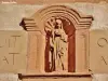 Statuette of Saint Odile above the entrance porch (© JE)