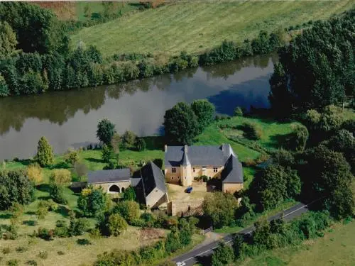 小城堡Rousson - 建筑物在Parcé-sur-Sarthe