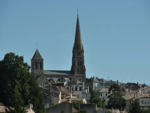Parthenay - Église Saint-Pierre