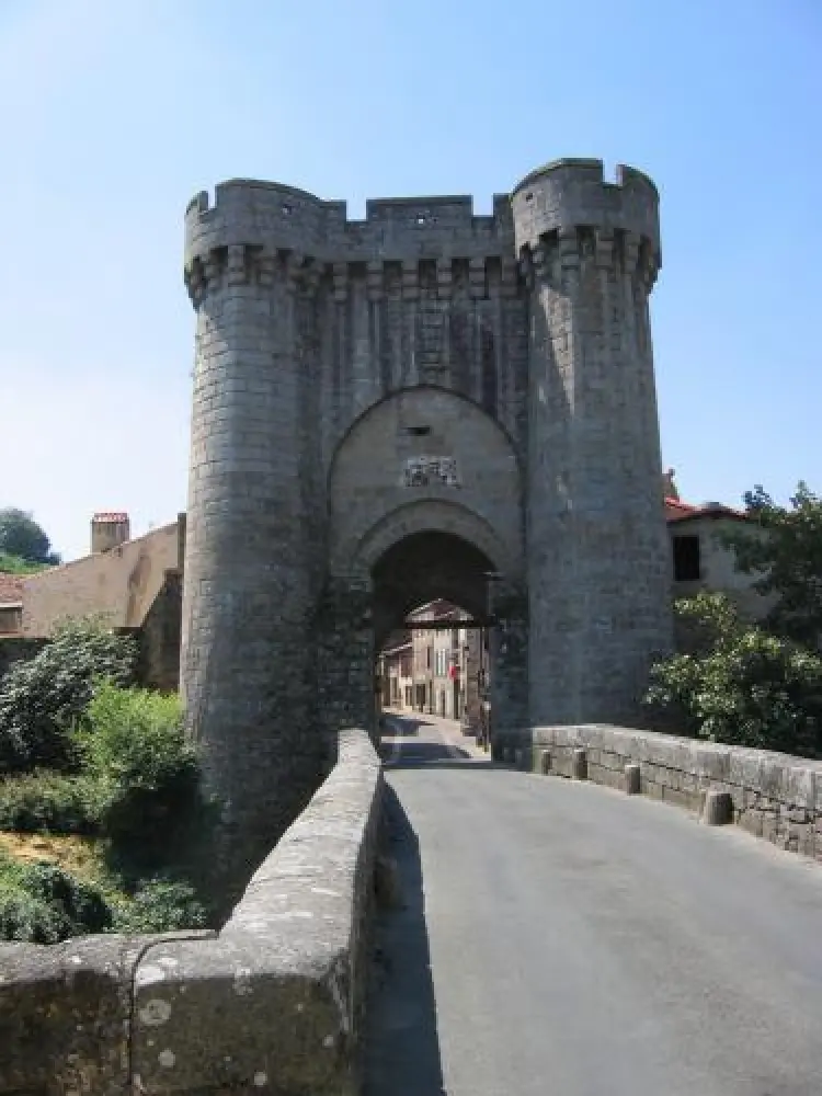 Parthenay - Pont, porte Saint-Jacques et rue de la Vau Saint-Jacques