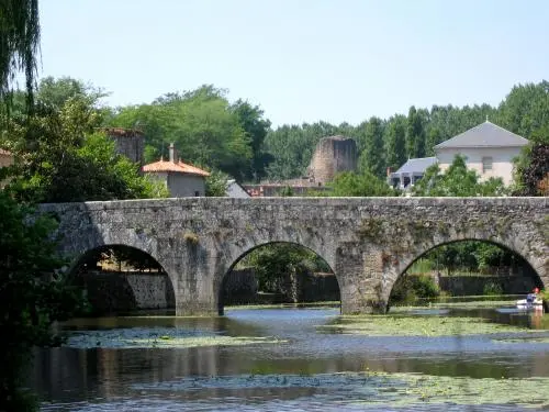 Parthenay - Saint-Jacques Bridge e la Torre della polvere