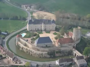 Château du Châtelier vom Himmel aus gesehen