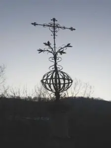 Croix des Chartreux, na entrada da aldeia