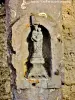 Statuette im Sockel des Kreuzes der Porte de Chaux (© Jean Espirat)