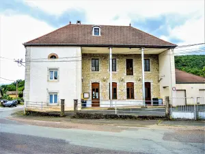 Chaux-lès-Clerval - Oud stadhuis (© JE)