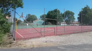 Tênis, campo multi-desportivo