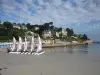 Perros-Guirec - Sailboats departure from Trestraou beach