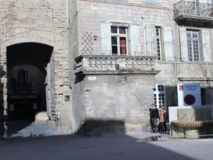 Cours Jean Jaurès - Entrance of the old Pézenas