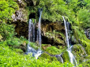 Partie supérieure de la cascade du moulin de Vermondans (© J.E)