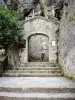 Third set of stairs and entrance to the sanctuary (© J.E)