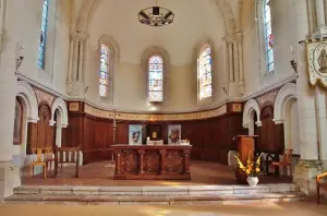 L'interno della chiesa di Saint-Bily