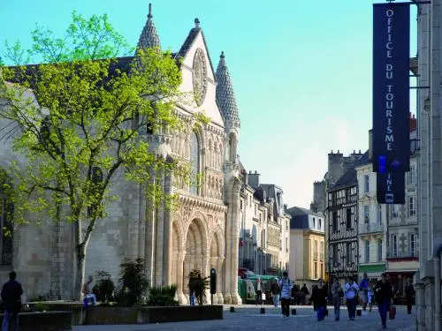 Notre Dame e Turismo (© Daniel Proux Città Poitiers)