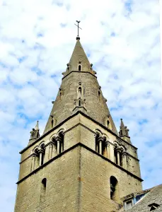 Klokkentoren van Onze Lieve Vrouw van Mouthier-le-Vieillard (© Jean Espirat)