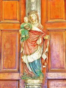 Maria en kind, op het portaal van de collegiale kerk (© Jean Espirat)