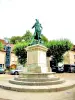 Estatua del general Travot, Place des Déportés (© Jean Espirat)