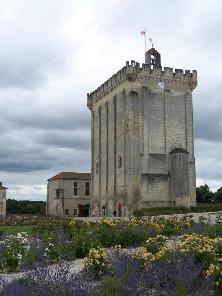 Resultat d'imatges de villa de pons en cognac