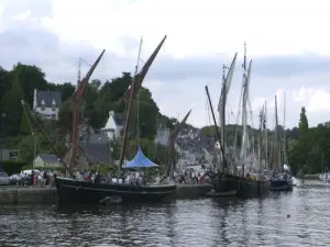 Old rigging at the quay in the port of Pont-Aven