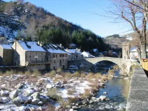 Al centro del villaggio, Tarn nella neve