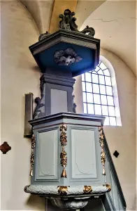 Pulpit of the church (© JE)