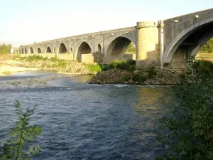 Le pont du Saint-Esprit du XIIe siècle