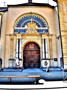 Facade of the chapel of the Annunciation (© J.E)