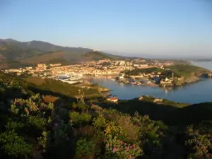 Vue de Port-Vendres vers le Cap Béar