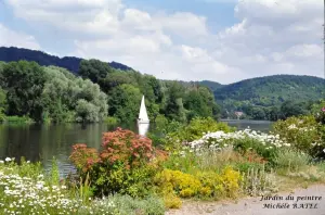 Jardin devant la Seine