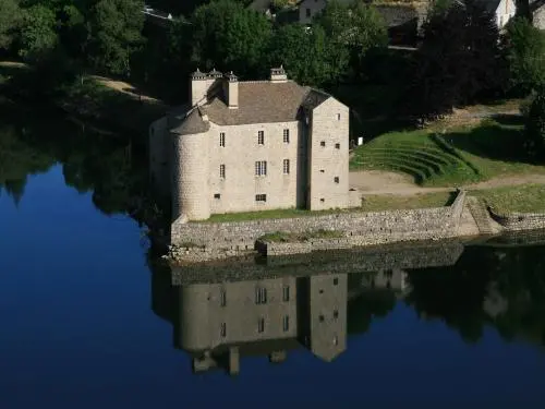 Castelo de Castanet - Monumento em Pourcharesses