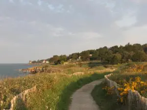 Le sentier côtier à Préfailles, le long de la côte de Jade