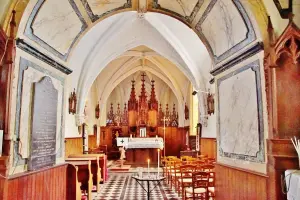 Het interieur van de kerk Notre-Dame