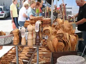 mercado provenzal en la mañana del domingo