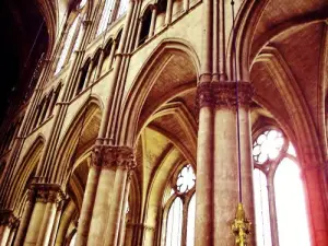 Colonnades de la cathédrale (© J.E)