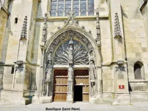 Basilique Saint-Remi - Portail Sud (© Jean Espirat)