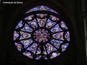 Cathédrale - Rosace du transept Nord (© Jean Espirat)