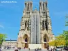 Façade de la cathédrale (© Jean Espirat)