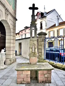 Alter Kalvarienberg, im Innenhof des Museums Charles de Bryères (© JE)