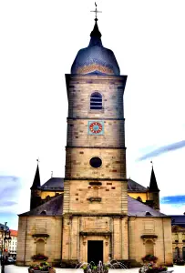 Veranda en klokkentoren van de kerk Notre-Dame (© J.E)