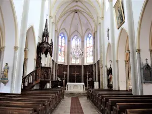 Nave da igreja Sainte-Anne de Remoray (© J.E)