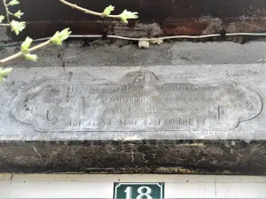 Inscrição datada de 1868 na fachada de uma casa em Remoray (© J.E)