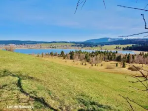 Панорама на озеро и заповедник (© J.E)