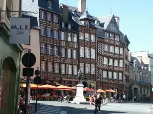 Place du Champ Jacquet (© José Mouret)