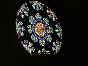 Large rose window, east side of St. Gregory's Church (© J.E)