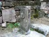 Triangular bollard (© Jean Espirat)