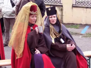 Medieval costumes at the Christmas market (© Jean Espirat)